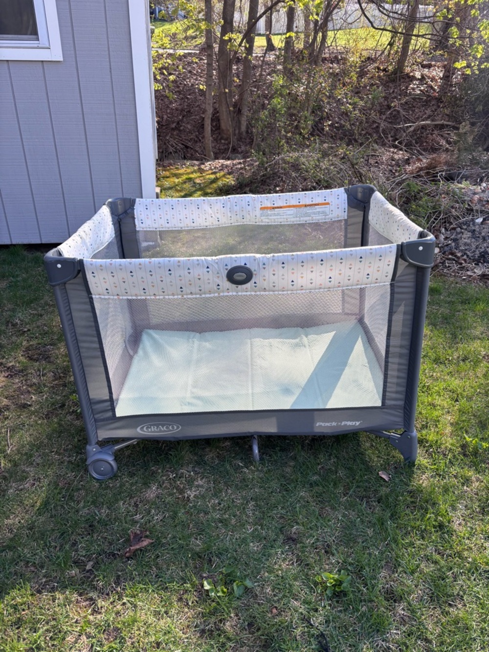 Graco Pack 'n Play Playard in Gray and green